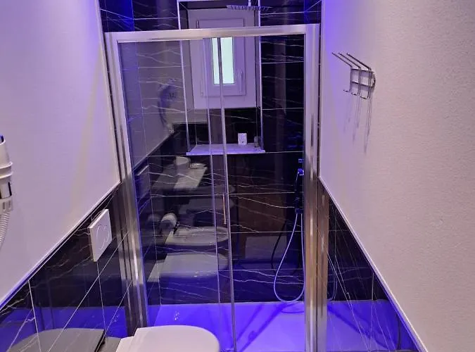 Elvi 2 3* لا سبيتسْيا